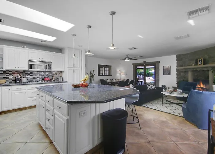 Spacious 5br With Pool And Fire Pit - Sleeps 14 Holiday home