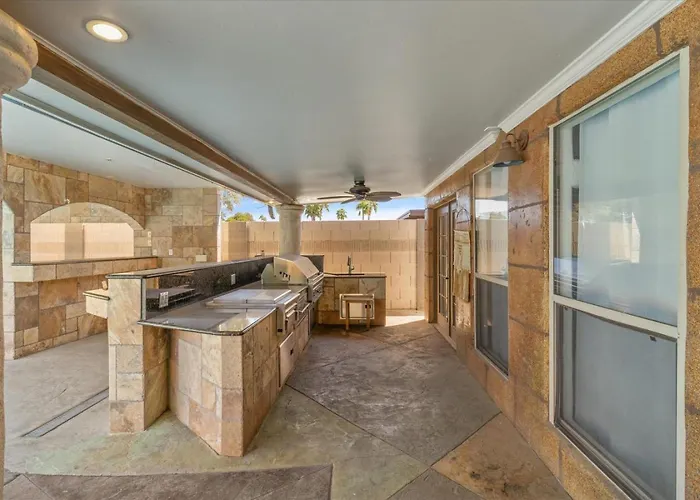 Spacious 5br With Pool And Fire Pit - Sleeps 14 *