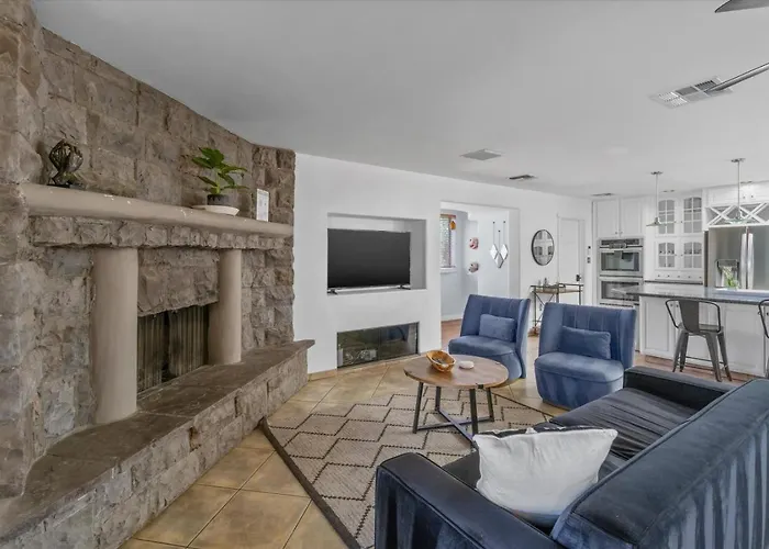 Spacious 5br With Pool And Fire Pit - Sleeps 14 Holiday home *