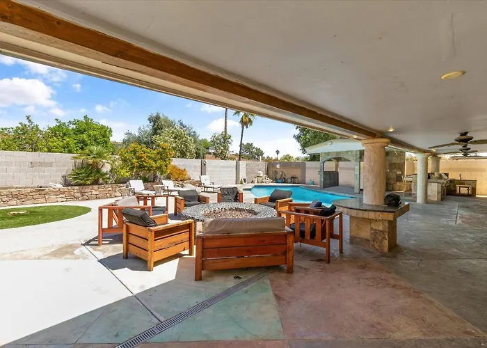 Spacious 5br With Pool And Fire Pit - Sleeps 14 Holiday home *
