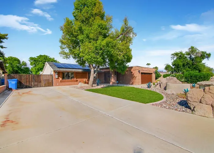 Spacious 5br With Pool And Fire Pit - Sleeps 14 Holiday home